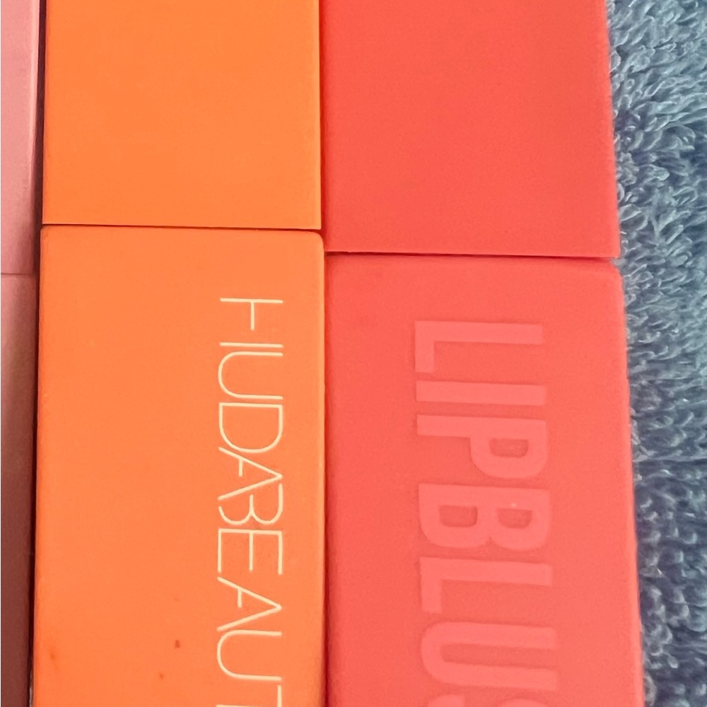 3 HUDA BEAUTY Lip Blush - Coral and Apricot